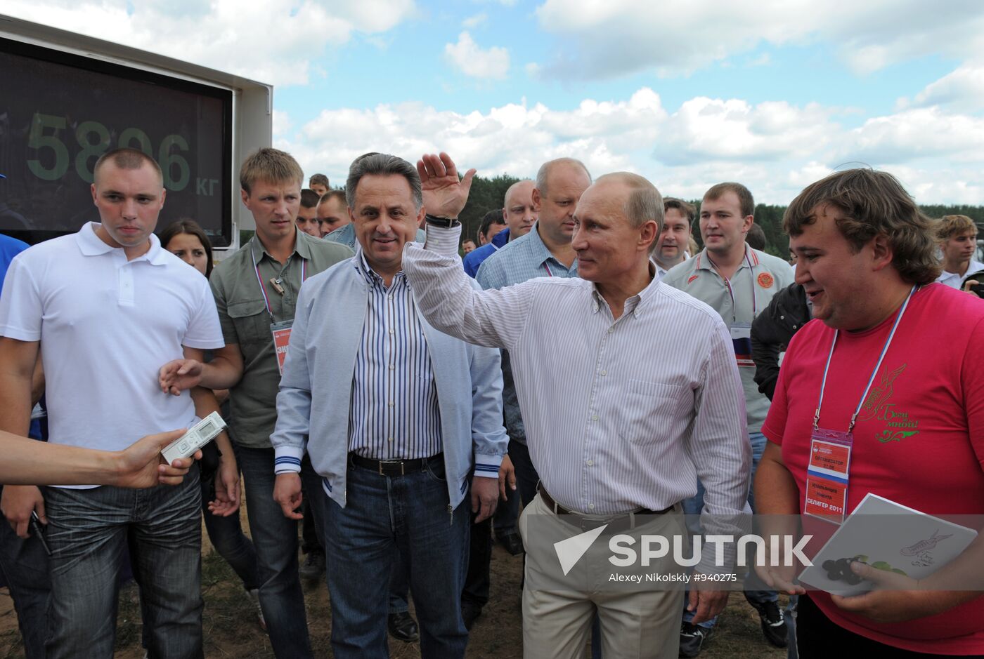 Vladimir Putin visits Seliger 2011 forum