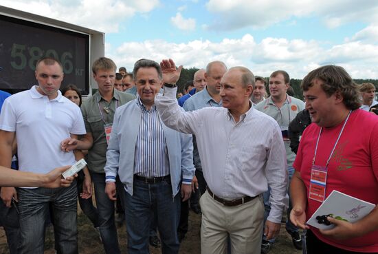 Vladimir Putin visits Seliger 2011 forum