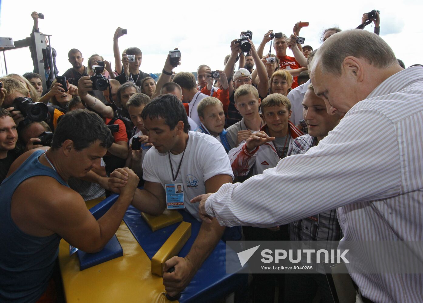Vladimir Putin visits Seliger 2011 forum