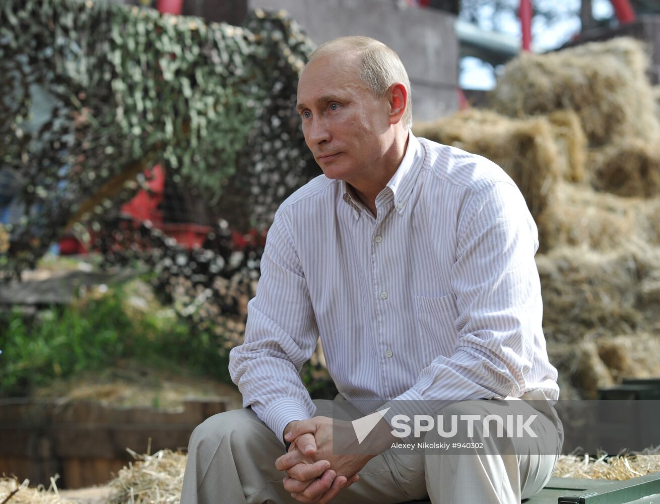 Vladimir Putin visiting Seliger 2011 Youth Forum