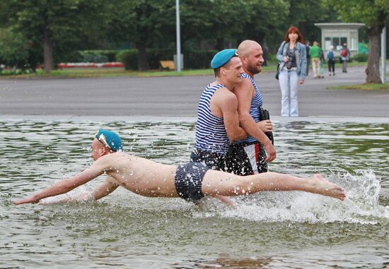 Celebrating Airborne Forces Day in Moscow