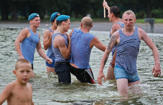 Celebrating Airborne Forces Day in Moscow