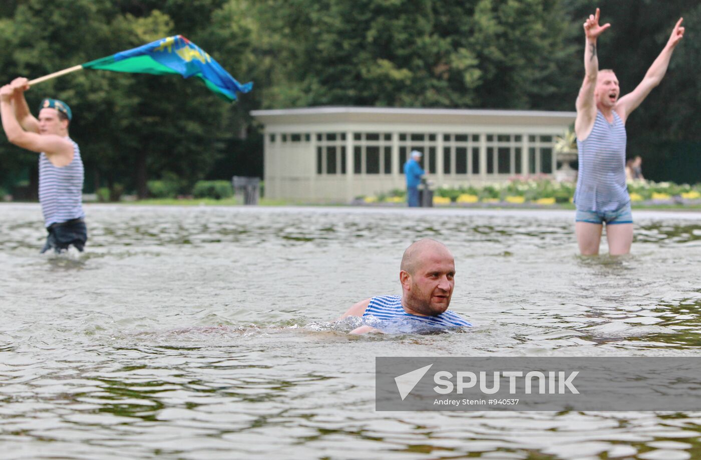 Celebrating Airborne Forces Day in Moscow