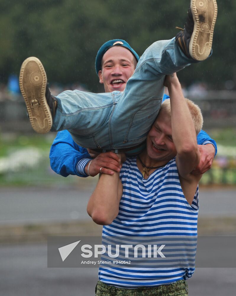 Celebrating Airborne Forces Day in Moscow