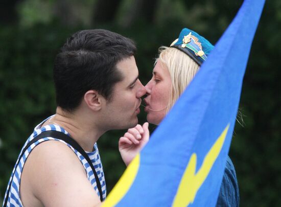 Celebrating Airborne Forces Day in Moscow