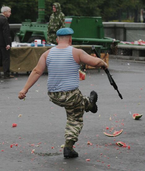 Celebrating Airborne Forces Day in Moscow