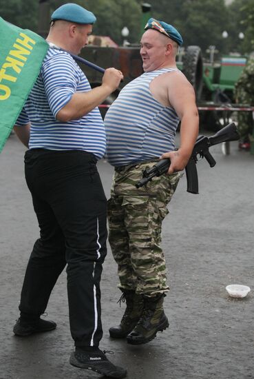 Celebrating Airborne Forces Day in Moscow