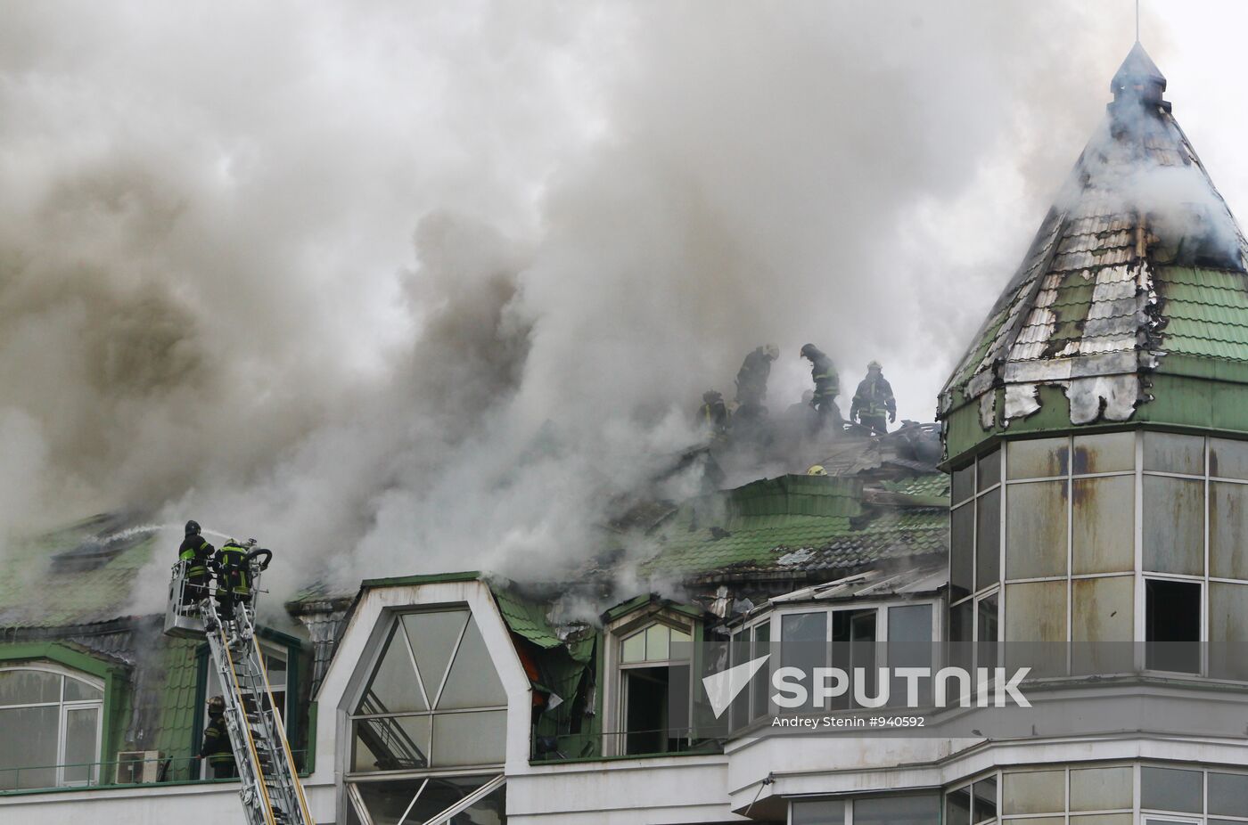 Fire at residential complex "Zolotye Klyuchi" in Moscow