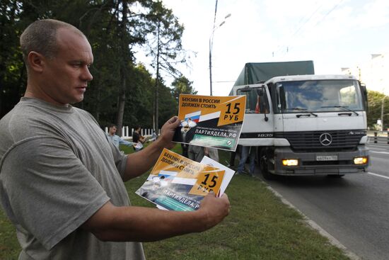 Motorists hold rally against rising prices for gasoline