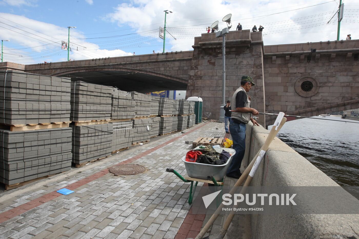 Moscow's Kremlin Embankment being repaved with tiles