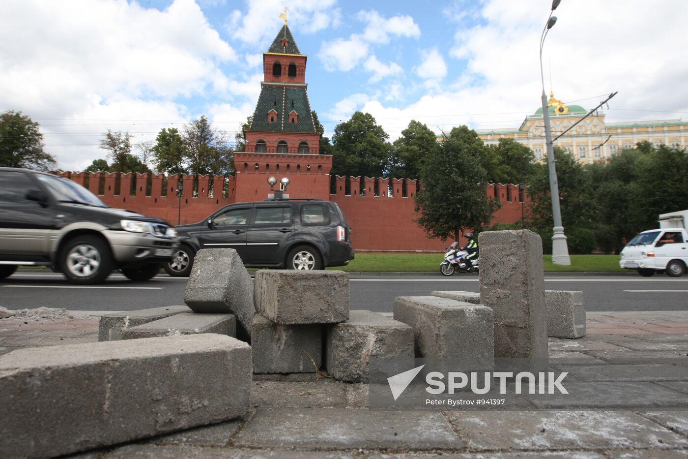 Moscow's Kremlin Embankment being repaved with tiles