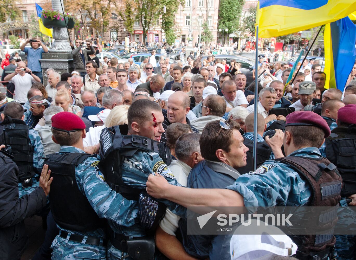 Ukraine's ex-prime minister Yulia Tymoshenko arrested in Kiev
