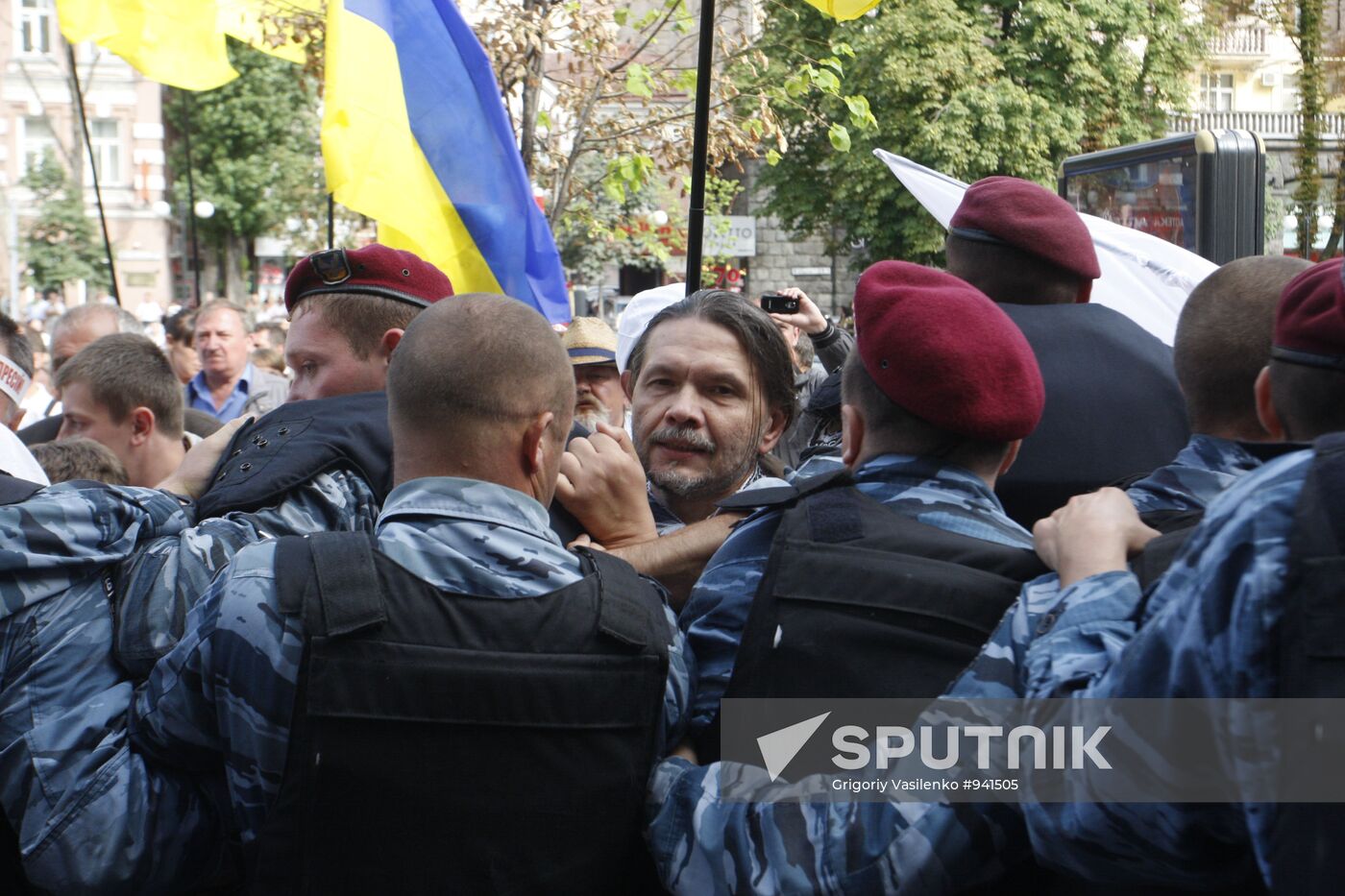 Ukraine's ex-prime minister Yulia Tymoshenko arrested in Kiev