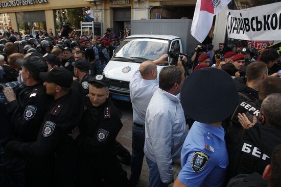 Ukraine's ex-prime minister Yulia Tymoshenko arrested in Kiev