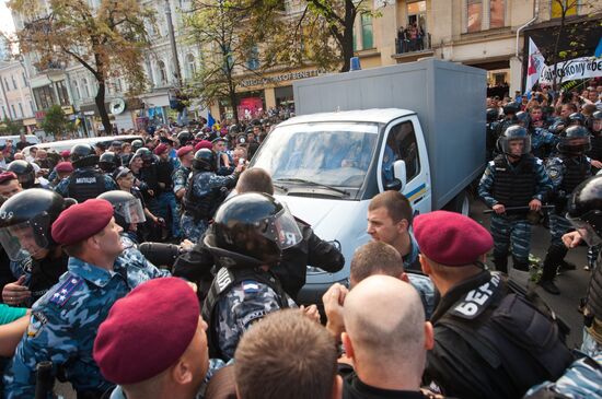 Ukraine's ex-prime minister Yulia Tymoshenko arrested in Kiev