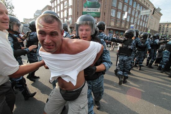 Riot police cracking down on Yulia Tymoshenko supporters