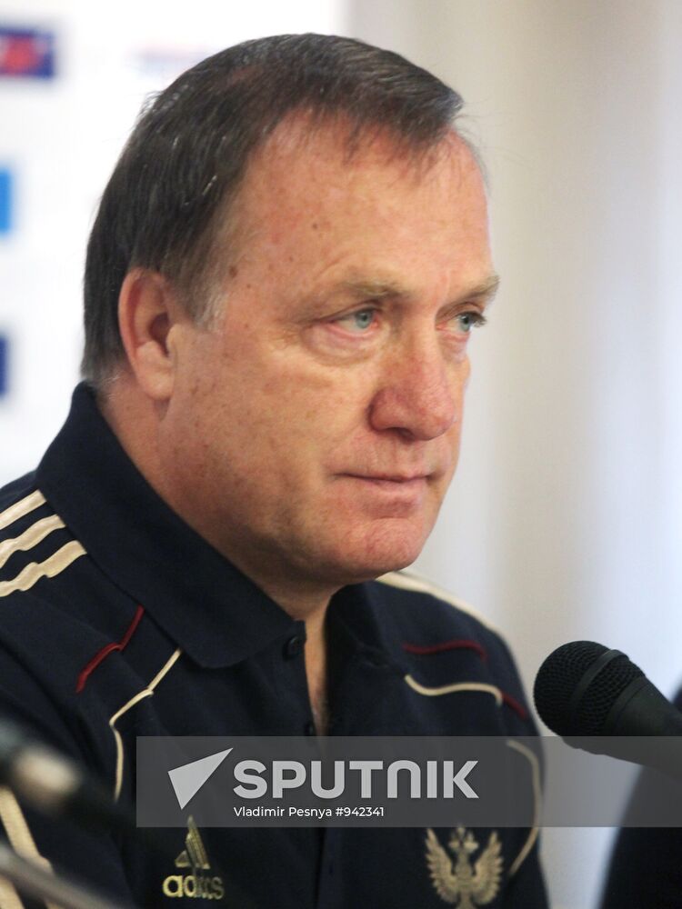 Dick Advocaat holds press conference