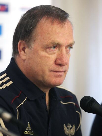 Dick Advocaat holds press conference