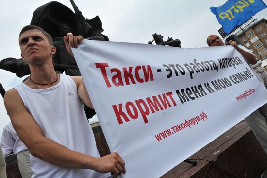 Moscow taxi drivers stage protest action