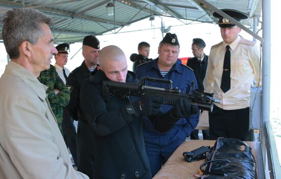 Military divers train at Baikal