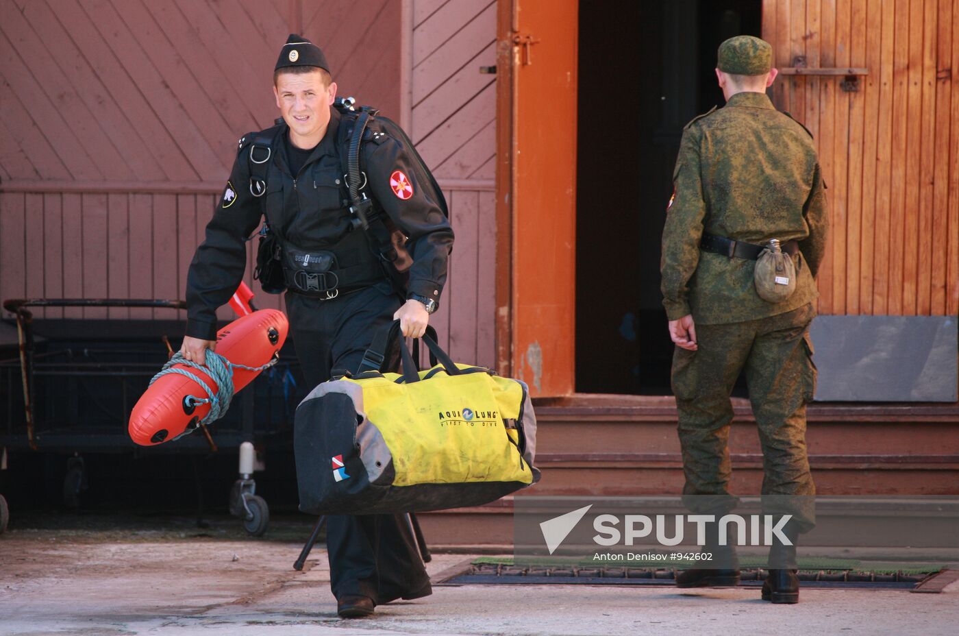 Military divers train at Baikal