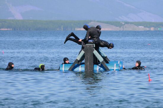 Military divers train at Baikal