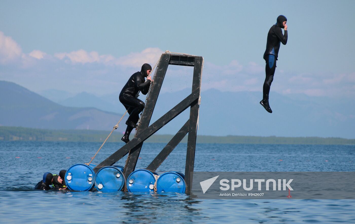 Military divers train at Baikal