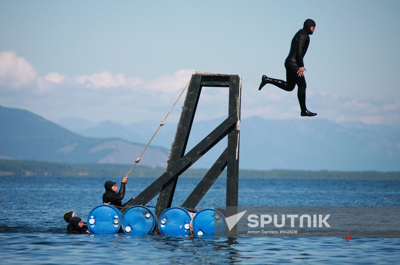 Military divers train at Baikal