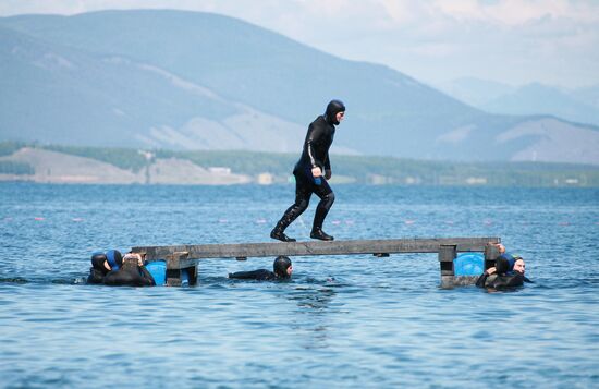 Military divers train at Baikal