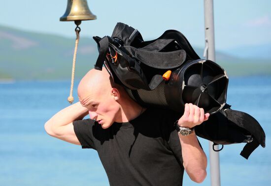 Military divers train at Baikal