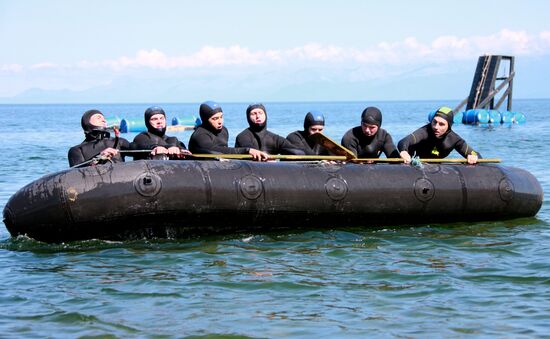 Military divers train at Baikal