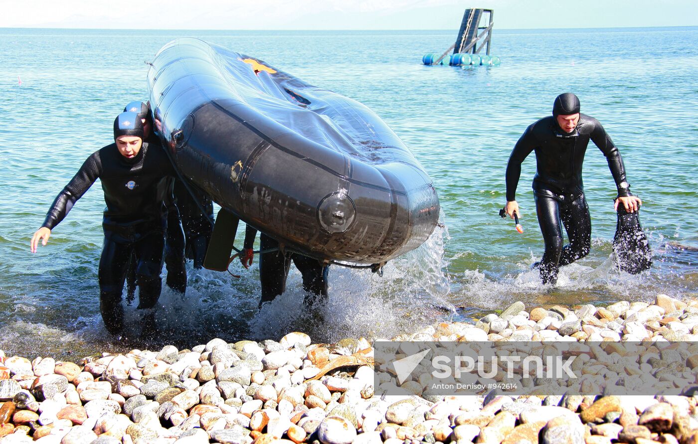 Military divers train at Baikal
