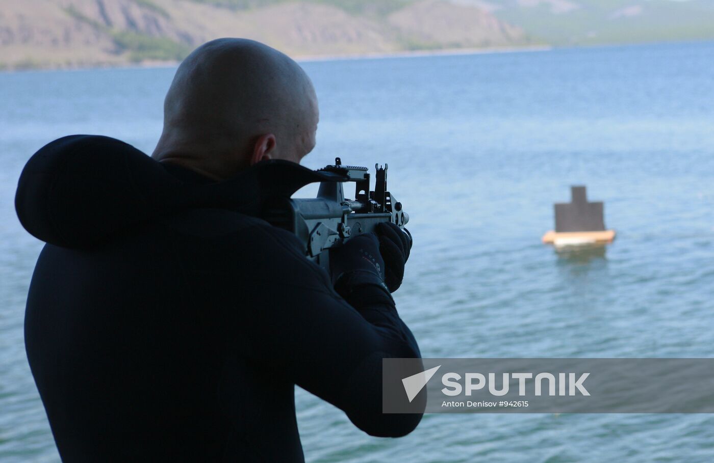 Military divers train at Baikal