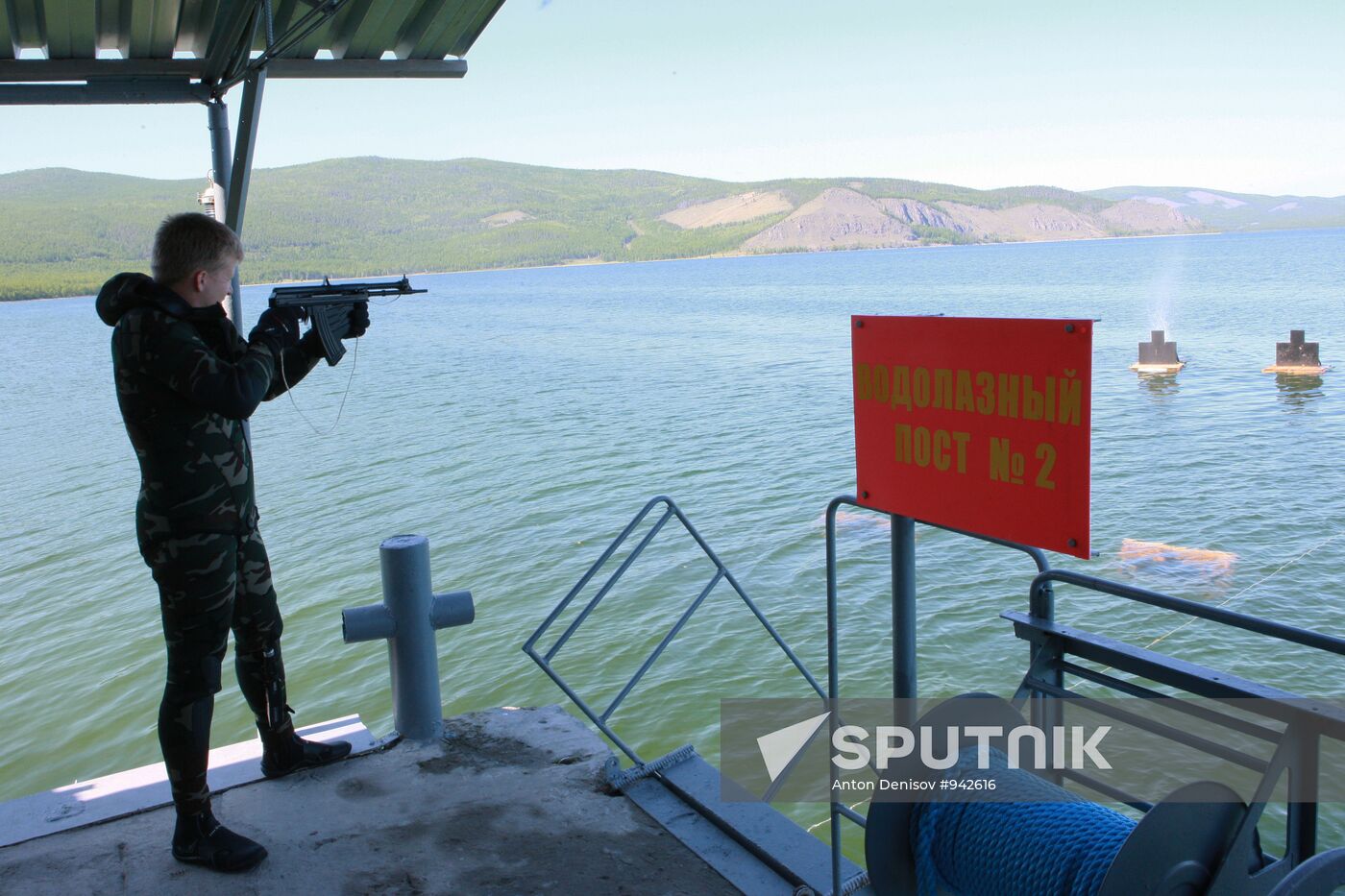 Military divers train at Baikal