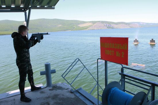Military divers train at Baikal