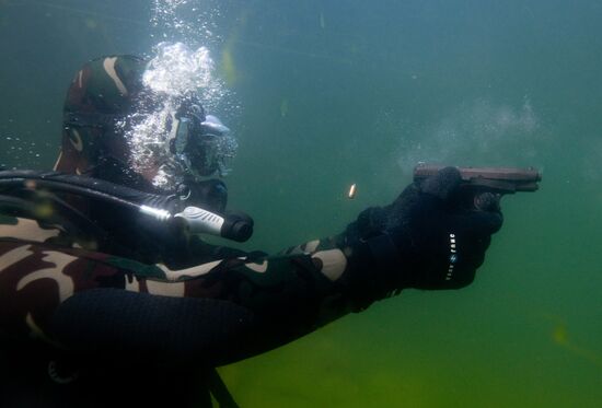 Military divers train at Baikal