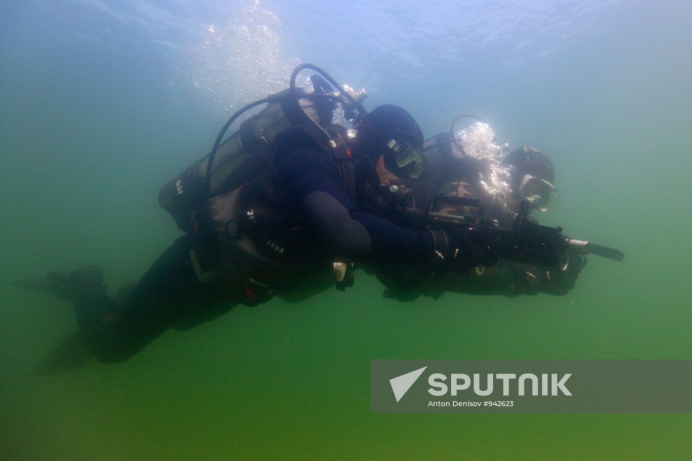 Military divers train at Baikal