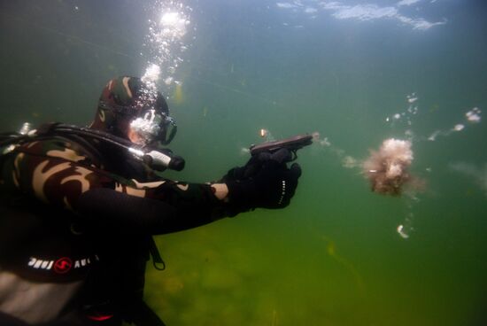 Military divers train at Baikal