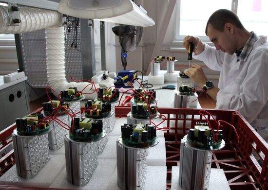 Manufacturing light-emitting diode lamps at Dalpribor factory