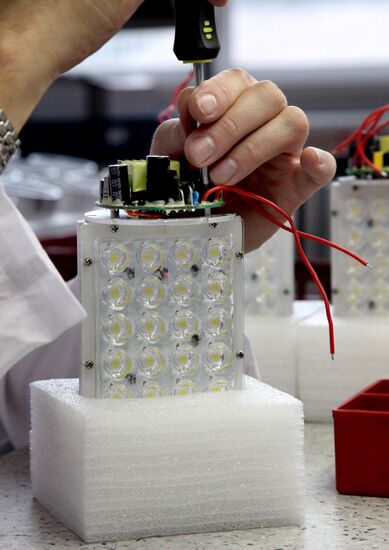 Manufacturing light-emitting diode lamps at Dalpribor factory