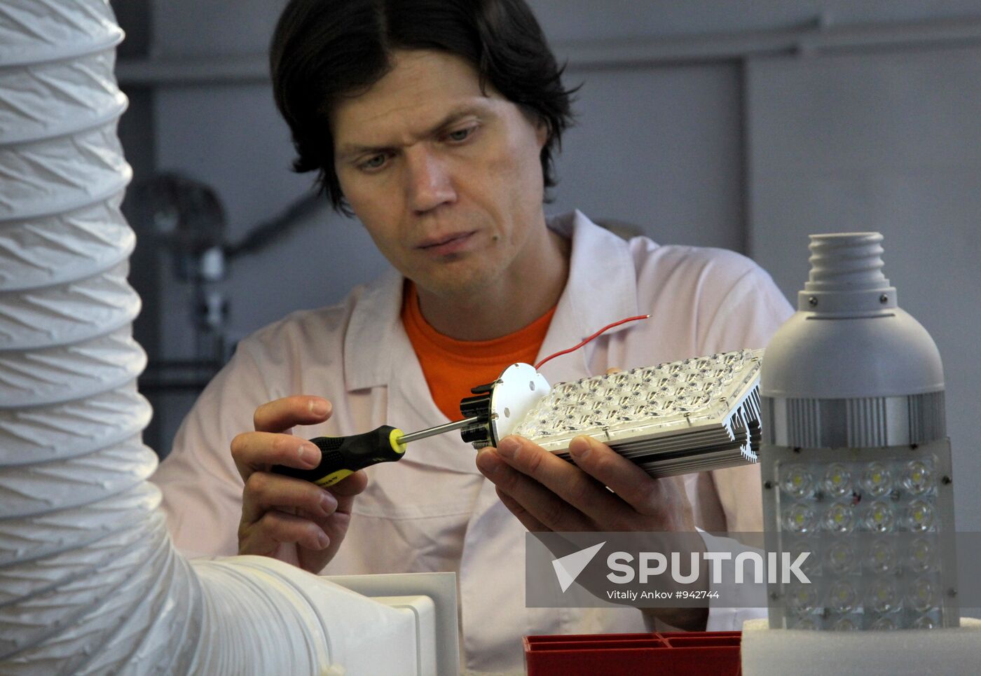 Manufacturing light-emitting diode lamps at Dalpribor factory