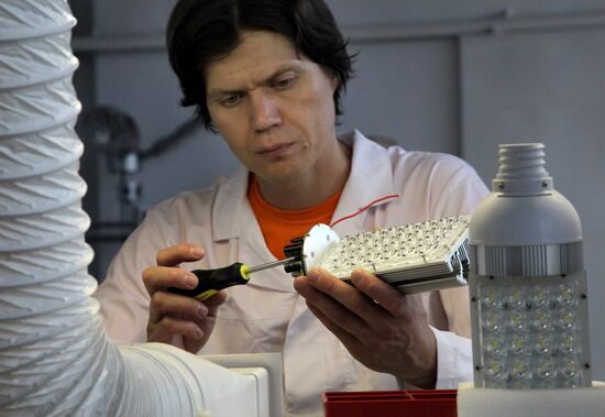 Manufacturing light-emitting diode lamps at Dalpribor factory