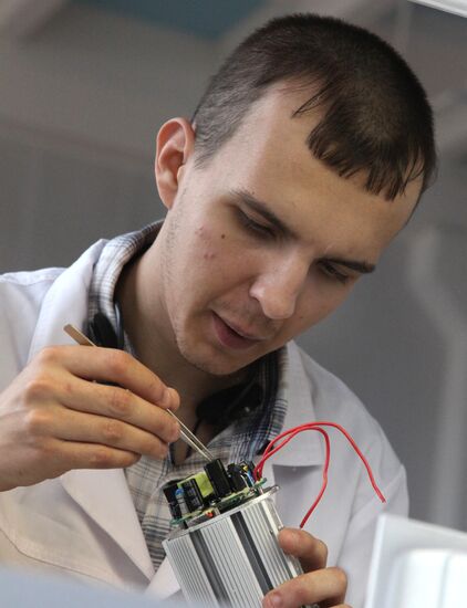 Manufacturing light-emitting diode lamps at Dalpribor factory