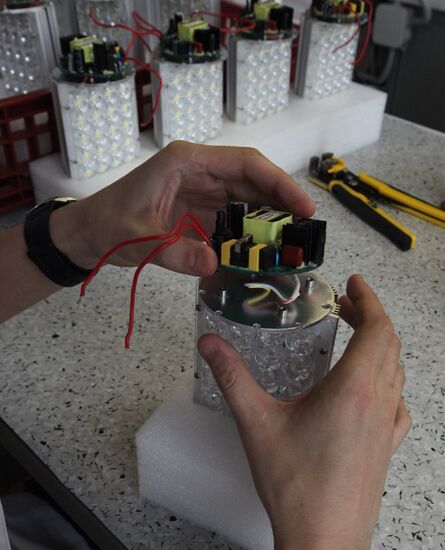 Manufacturing light-emitting diode lamps at Dalpribor factory
