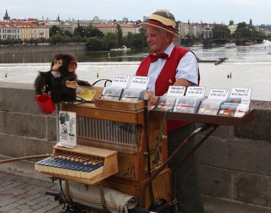 Organ grinder seen on Charles Bridge in Prague