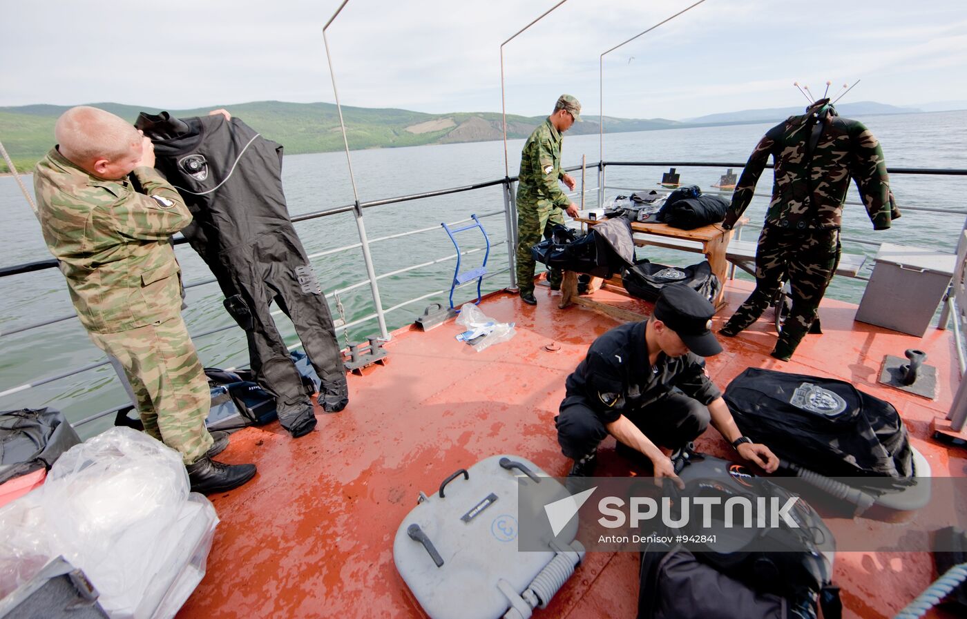 Military divers in training on Lake Baikal