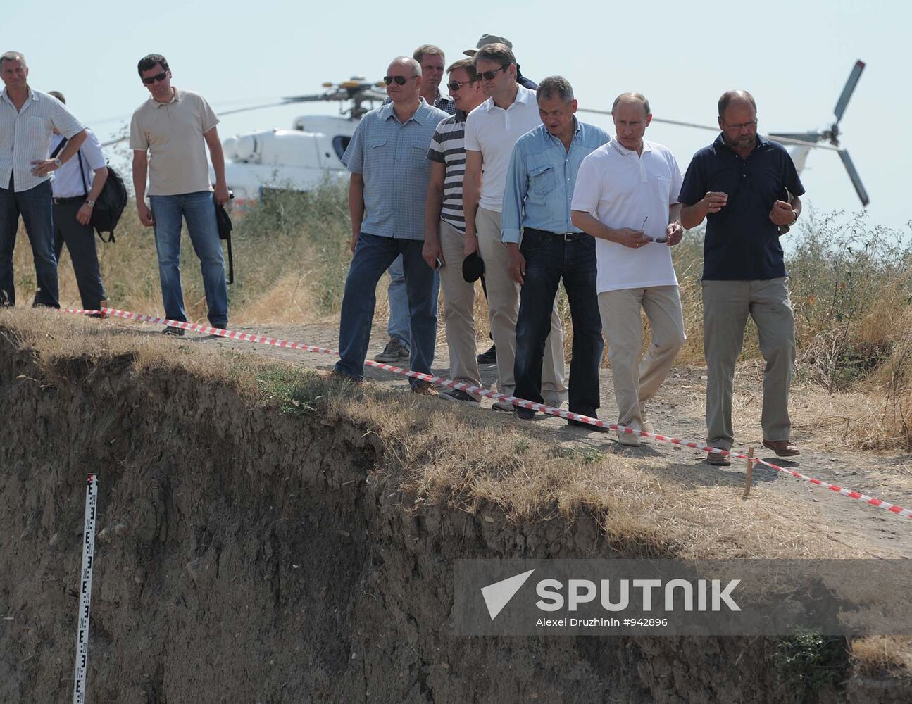 Vladimir Putin visits archaeological site on Taman Peninsula