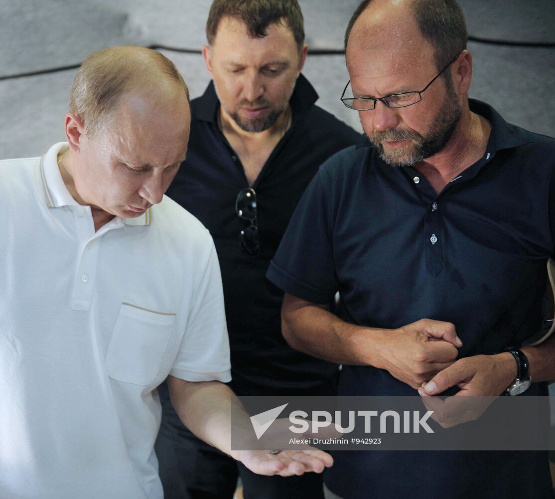 Vladimir Putin visits excavation site on Taman Peninsula
