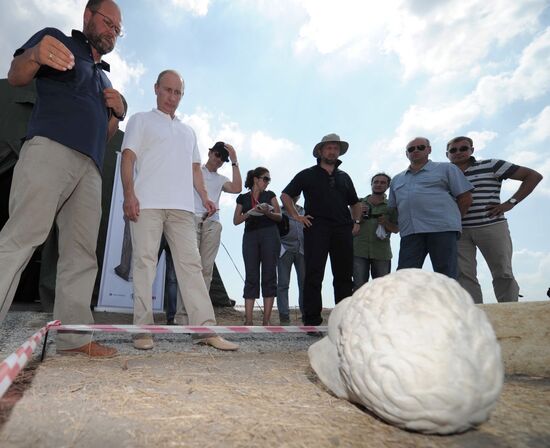 Vladimir Putin visits excavation site, Taman Peninsula