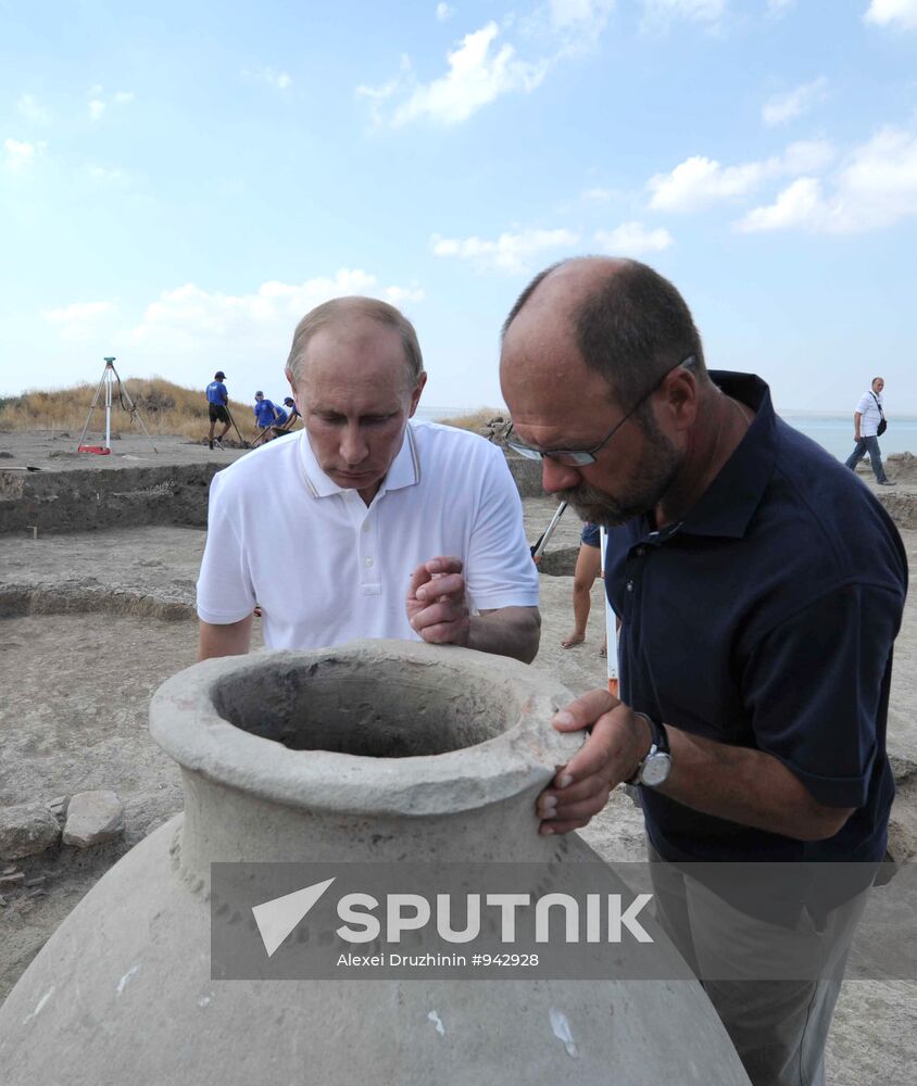 Vladimir Putin visits excavation site, Taman Peninsula